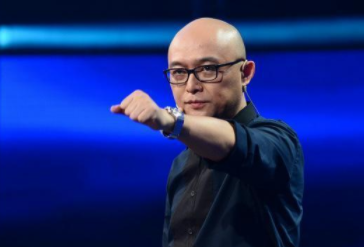 参加《非诚勿扰》被集体灭灯，转身牵手节目女导演，这个男生如今怎样了？