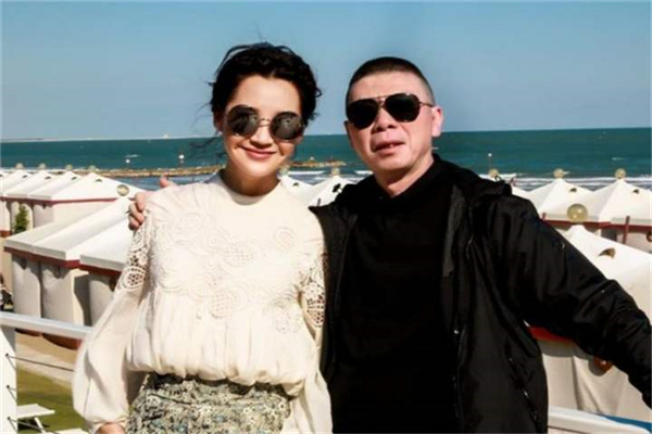 冯小刚的绯闻那么多,徐帆是怎么把控局面的呢?
