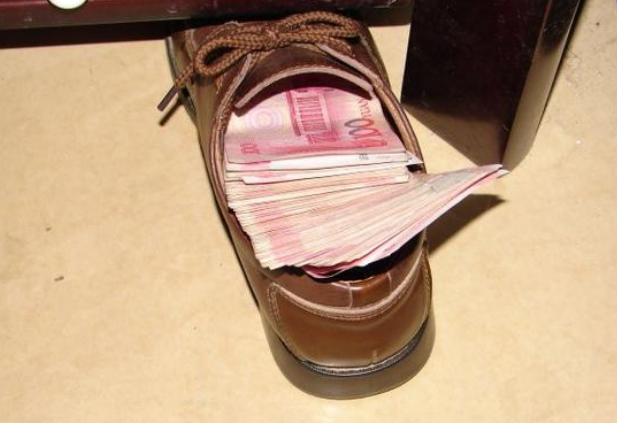 男人藏私房钱说明什么?