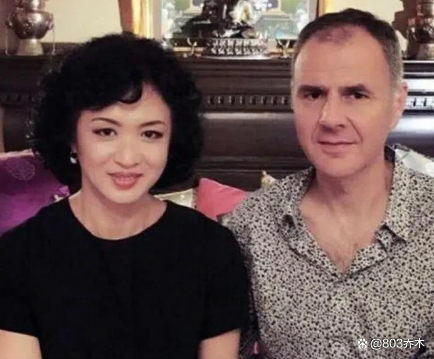 金星离婚仅用五分钟,和汉斯走出民政局后,为何就进了派出所?