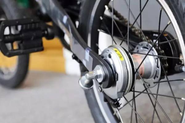 清华大学开发出的异构融合类脑计算芯片登上《自然》杂志的封面,这个芯片为什么那么厉害?