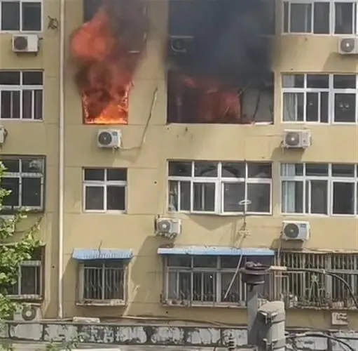 河北邯郸一居民家中爆炸起火,对周围的建筑是否造成了影响?