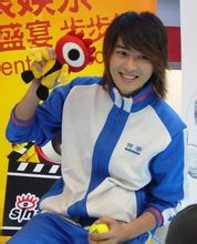 网球王子真人版中的不二真的是相叶弘树演的吗?那百度百科图片里面的不二周助真人版怎么看起来像女的?