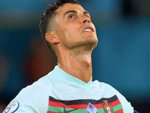 C罗怒摔队长袖标,是什么让他感觉到了如此失望?