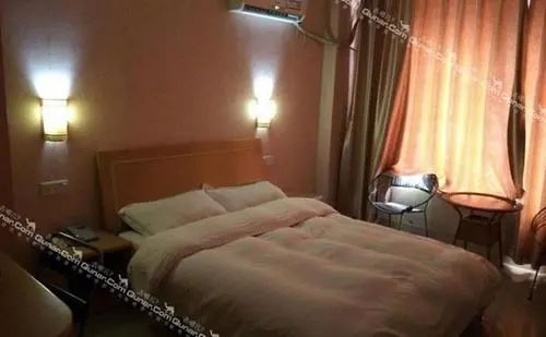 关于厦门如家酒店房间藏摄像头一事,酒店经理是如何回应的?