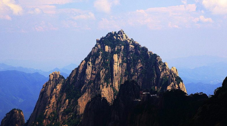 天都峰在安徽省的什么山?
