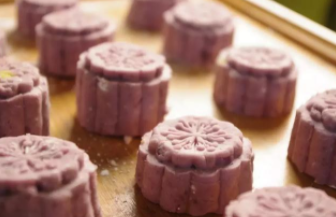 上海人台风天排长队买月饼,市民们需做好哪些防范?