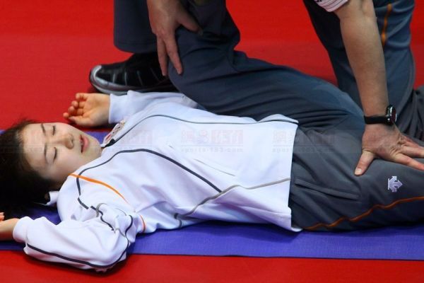 张怡宁是怎么样把日本选手福原爱给打哭的?