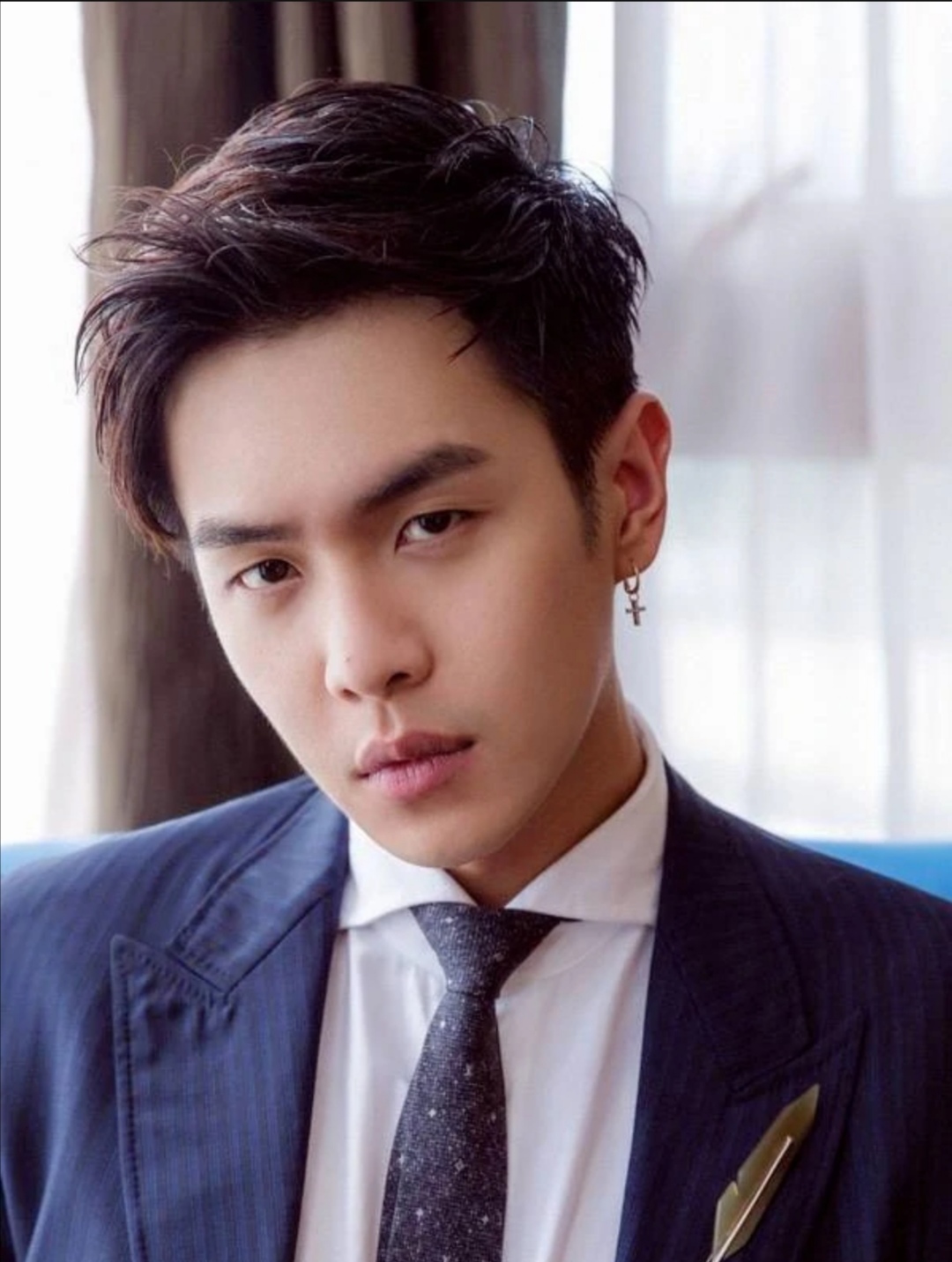 电视剧雪豹中周卫国的扮演者和电视剧黑狐中方天义的扮演者是一个人吗？