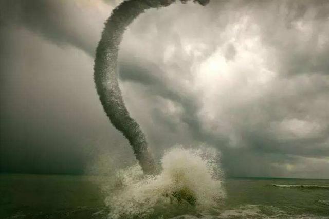 大连海域现龙吸水,此景象是如何形成的?