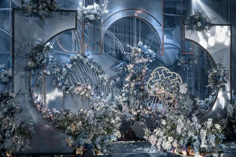 湖北一新郎遭婚闹被绑树上狂泼面粉,这是否属于恶俗婚闹?