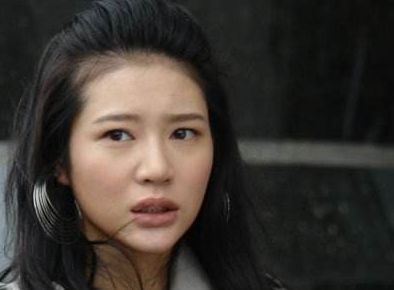 大红大紫时嫁入豪门,婚后惨遭家暴,27岁就去世的宋汶霏究竟经历了什么?