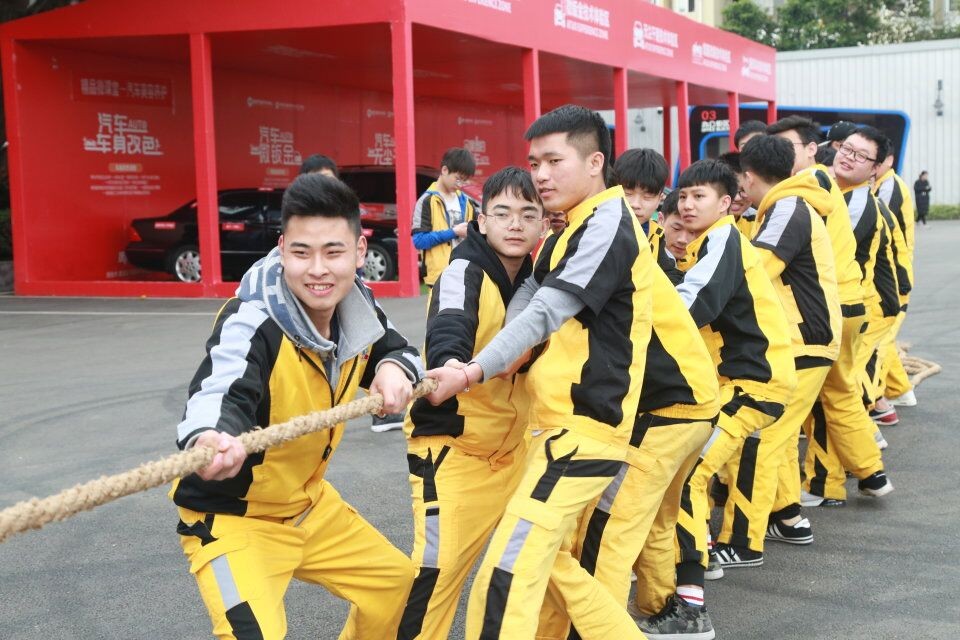 初中毕业上技校?