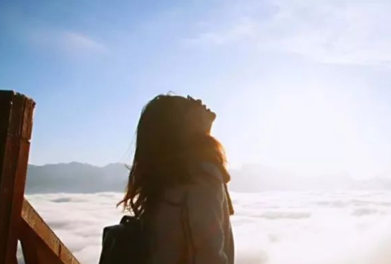 男子跟团游被逼买下40多万商品房,此事件的原委是什么?