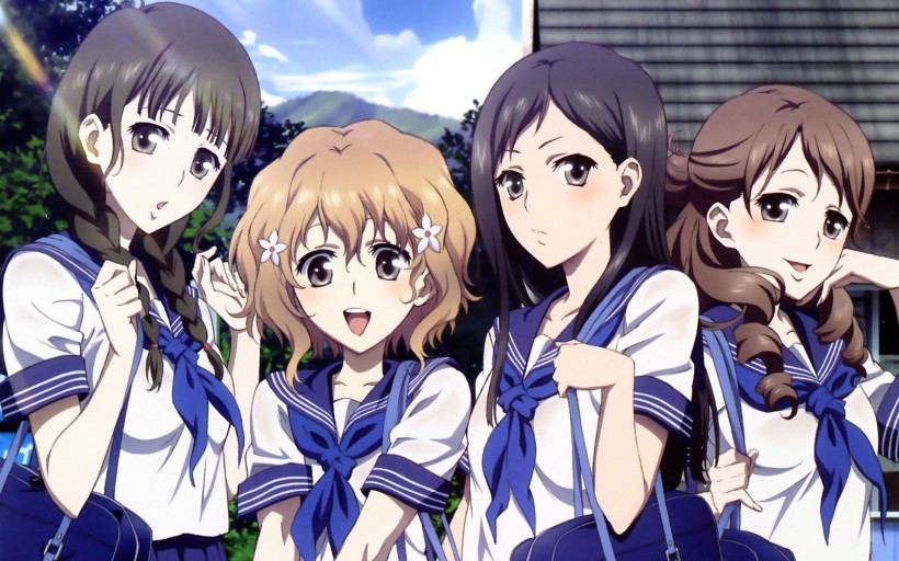 四个女生的动漫图片，我要的是一个系列的女生图片。