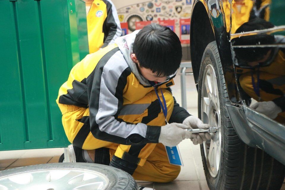 初中毕业上技校?