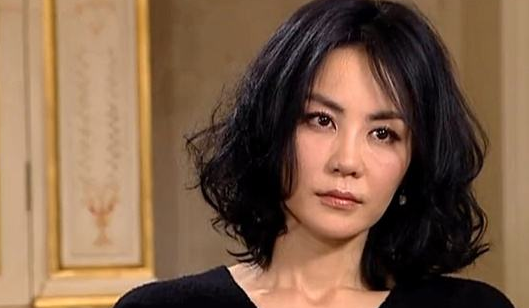 王菲左手无名指的戒指是谢霆锋送的吗?