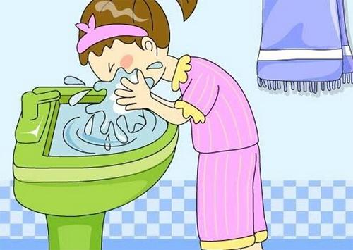 辽宁家长反映学生被罚用便池水洗脸,学生该如何维权?