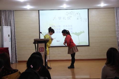 武汉理工学生发起联署活动抵制导师王攀,你怎么看待这件事?