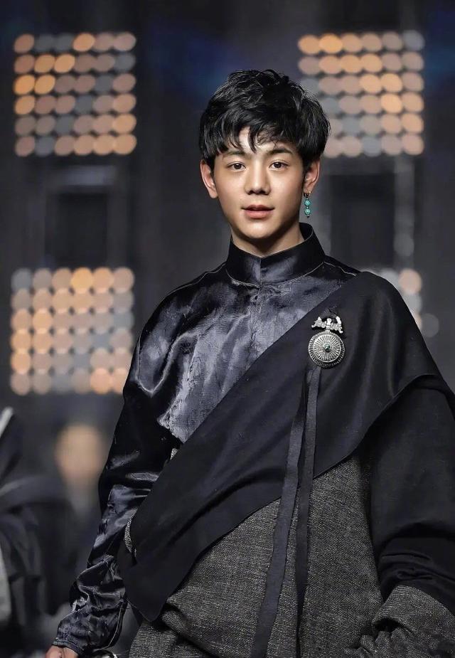 三块就能买到电话号码,太过分!丁真会成为第二个大衣哥吗?