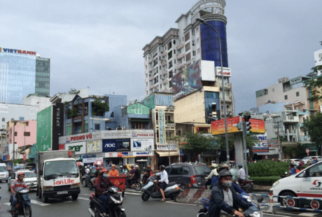 继贴出中文标语,又取消中国游客免签,如今怎样?