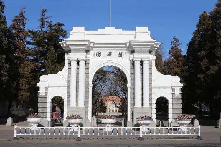 清华大学新闻与传播学院取消本科这件事有什么好处?你怎么看?