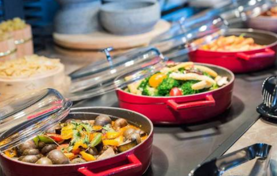 长沙一男子因太能吃被自助餐厅拉黑,餐厅的这一行为合法吗?