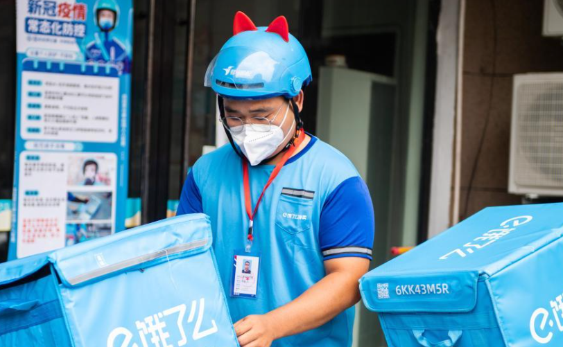 重庆骑手被取消订单当顾客的面怒砸外卖,骑手这么做合适吗?