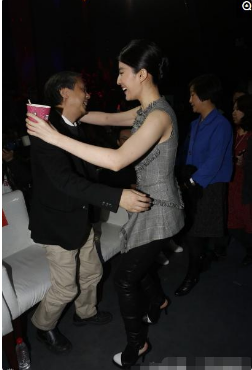刘亦菲将咖啡泼导演身上结果如何?