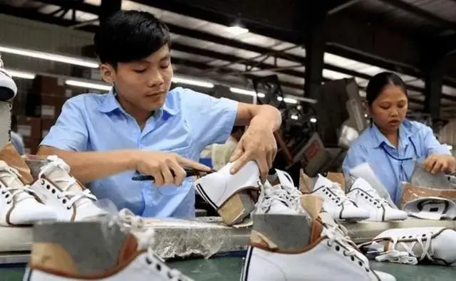 越南上百万工人逃离工厂，这背后的原因是什么？