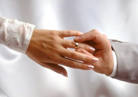 “连续三次”河北女子遭前男友开车恶意碾压,离异后找男友靠谱吗?