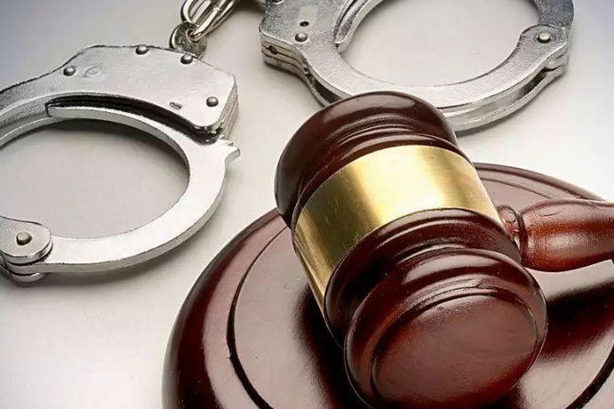 大连一男童及其母亲公厕内被捅伤,犯罪嫌疑人为何要下此狠手?