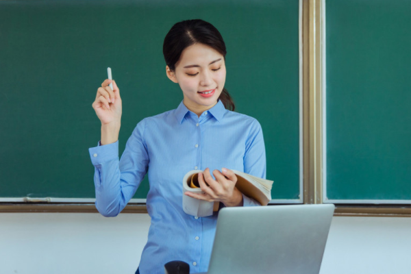 清风一吹,他们什么?蝴蝶一来,他们什么?