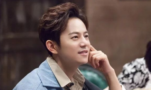 快乐大本营的何炅是几几年开始主持快乐大本营的,开始的主持人有谁