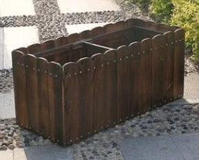 张家港资产上亿老板盗窃绿化木箱给丈母娘种菜,如何看待其行为?