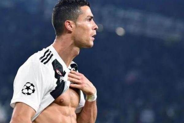 C罗打入职业生涯第800粒进球,你如何评价他的职业生涯?