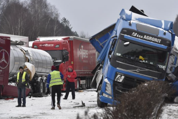 内蒙古降雪导致荣乌高速9车连撞,现场是否有造成人员伤亡?