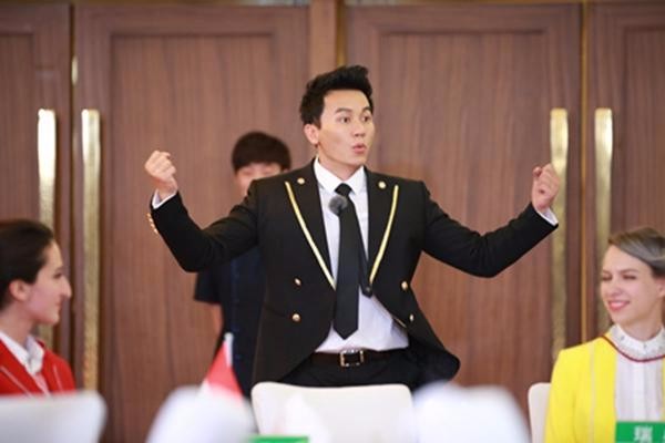 李晨在节目中坐轮椅,难道他的身体出现问题了?