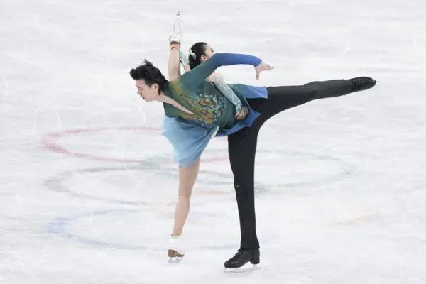 王诗玥、柳鑫宇创冬奥冰舞最好成绩,她们在赛场上的表现有多出色?
