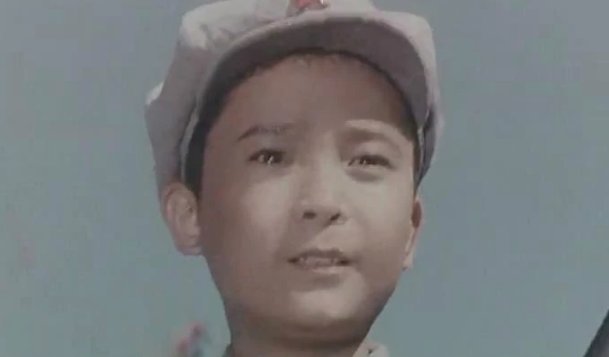 闪闪的红星的歌词是？