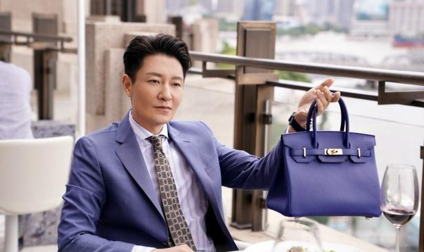 安家中翟总为什么总嚼口香糖?