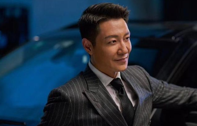 安家中翟总为什么总嚼口香糖?