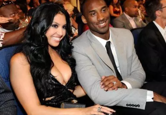 瓦妮莎·布莱恩特是白人还是黑人?