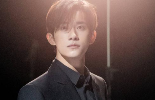 易烊千玺放弃入职国家话剧院,对他来说意味着什么?