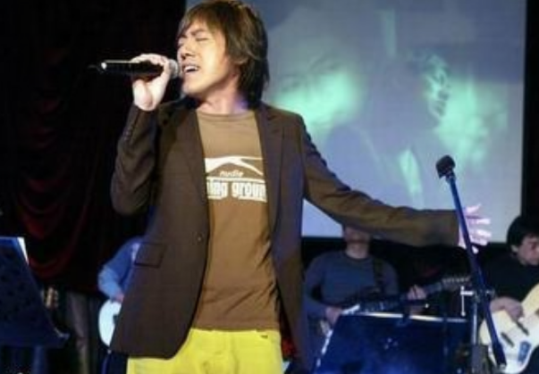 “你应该被呵护被疼爱被捧在手掌心上”是哪首歌中的歌词?