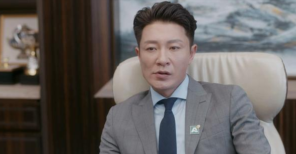 安家中翟总为什么总嚼口香糖?