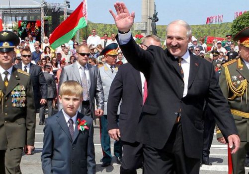 白俄罗斯总统卢卡申科有三个儿子,为何人们称他的小儿子为”第一公子“?