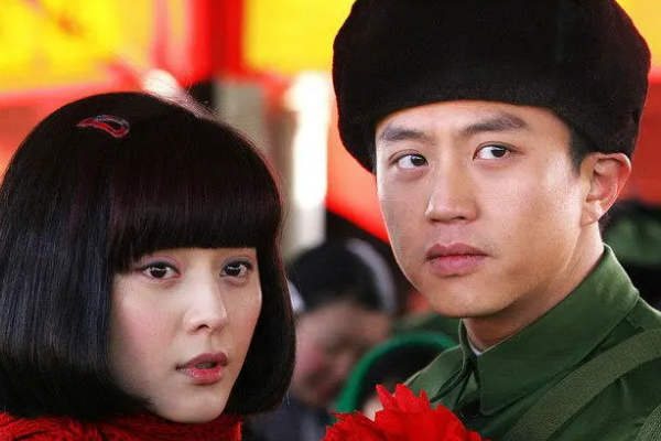 邓超的一部电视剧在里面好像是伺候一个外国老太太的叫什么名字？