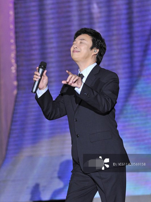 小哥费玉清演唱的《一剪梅》为啥会在欧美爆红?