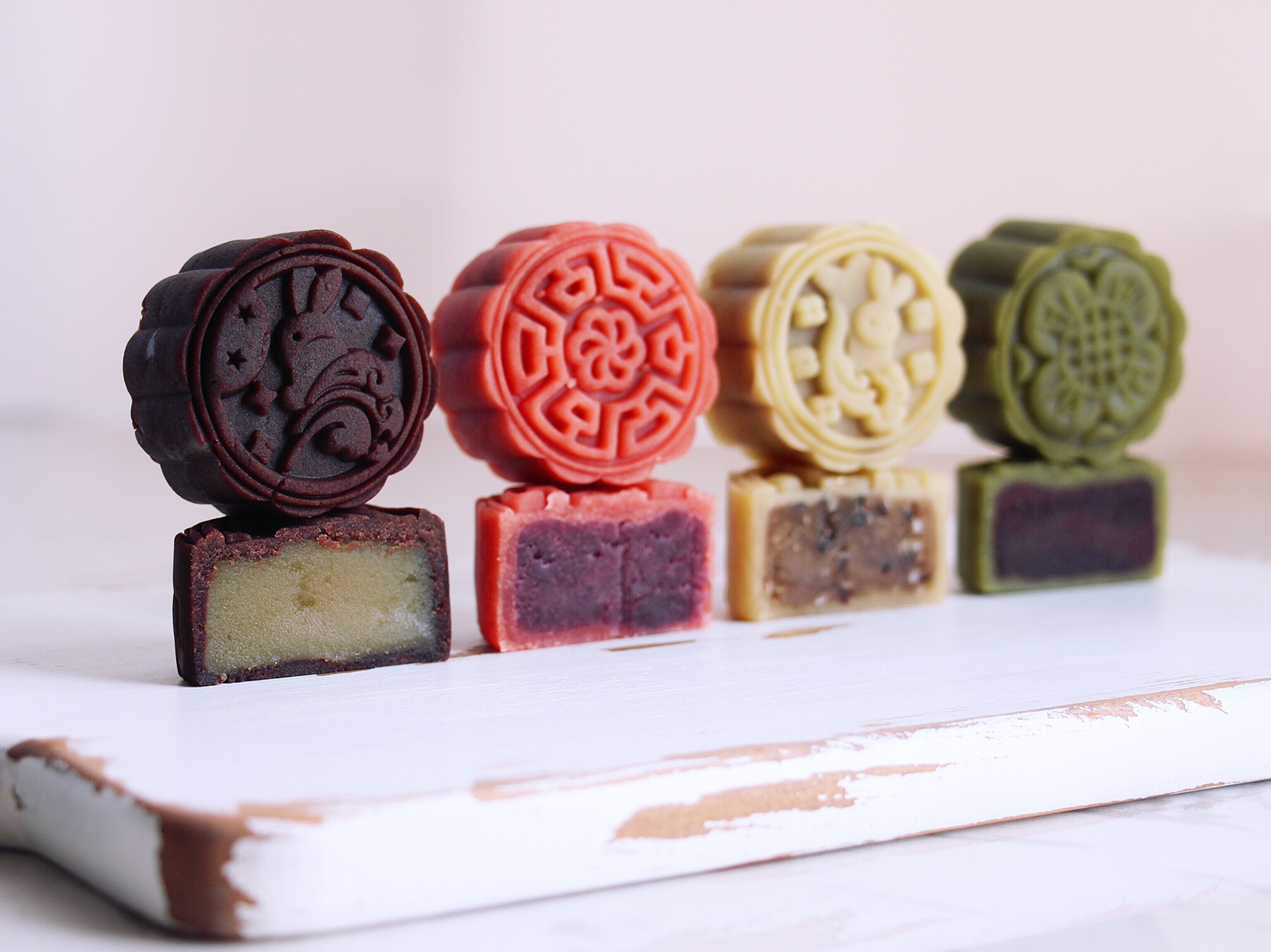 南方妻子切蛋糕式吃月饼惊呆丈夫,南方人吃月饼和北方人吃月饼有何不同?